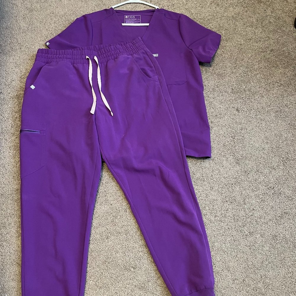 FIGS Scrub Set in Magic Purple